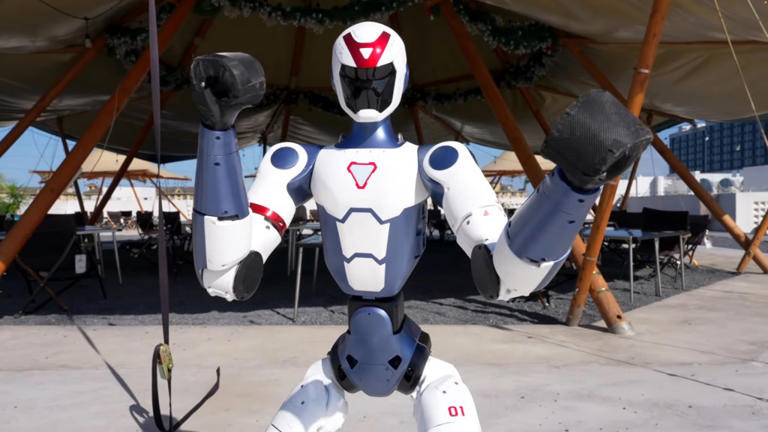 Robot nhào lộn Unitree R1: Đột phá công nghệ robot hình người giá rẻ