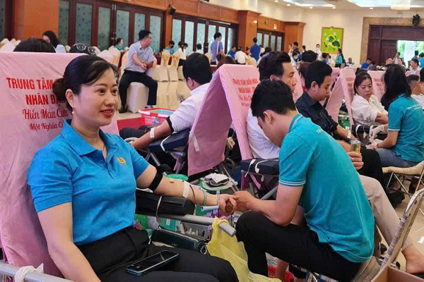 Giả nhân viên y tế báo 'kết quả hiến máu bất thường' để lừa đảo