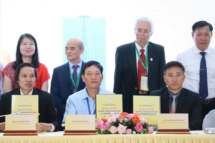 VASTI và Hội Dược sĩ Bệnh viện Việt Nam bắt tay thúc đẩy ứng dụng công nghệ cao vào y dược