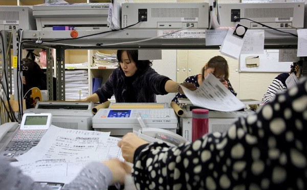 Cường quốc công nghệ Nhật Bản vẫn đang dùng máy fax, con dấu