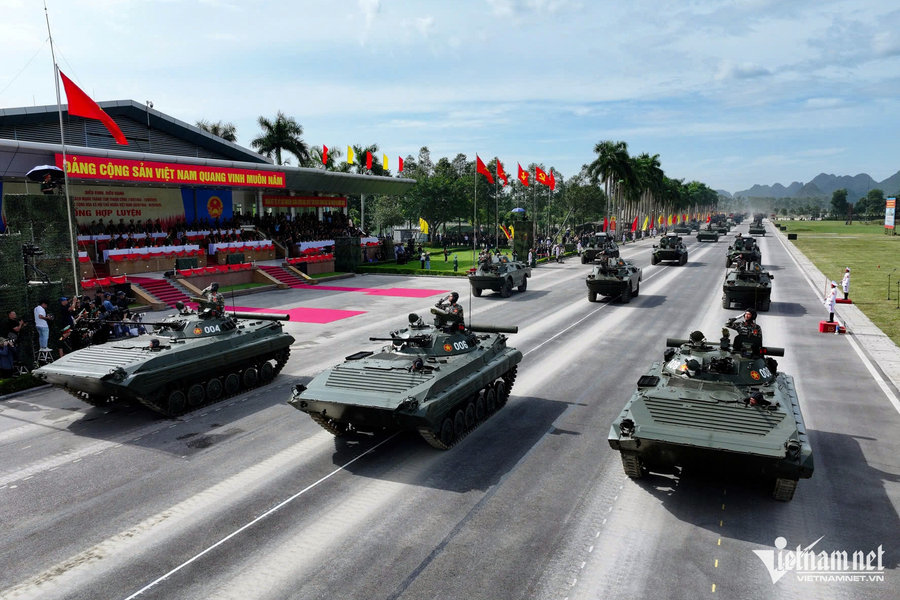 Xe tăng lội nước BMP-1 từng tham gia duyệt binh năm 1985 sẽ tái xuất