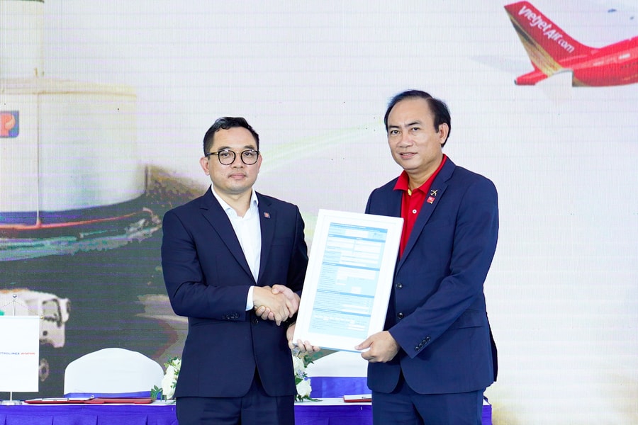 Vietjet hợp tác cùng Petrolimex sử dụng nhiên liệu SAF, bước tiến quan trọng trong hành trình chuyển đổi xanh của ngành hàng không