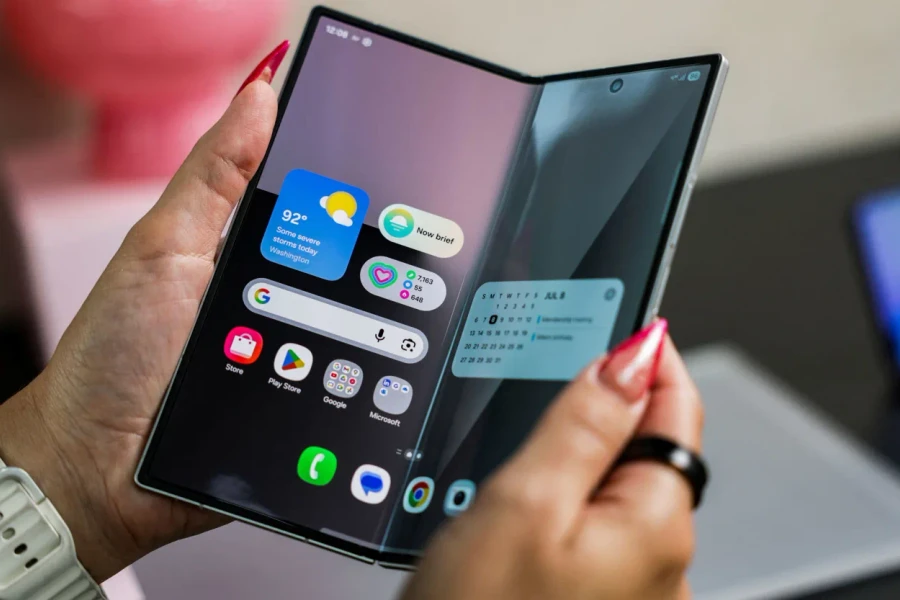 Samsung muốn soán ngôi Apple ở Mỹ, iPhone gập ra mắt có đủ sức định hình cuộc chơi?