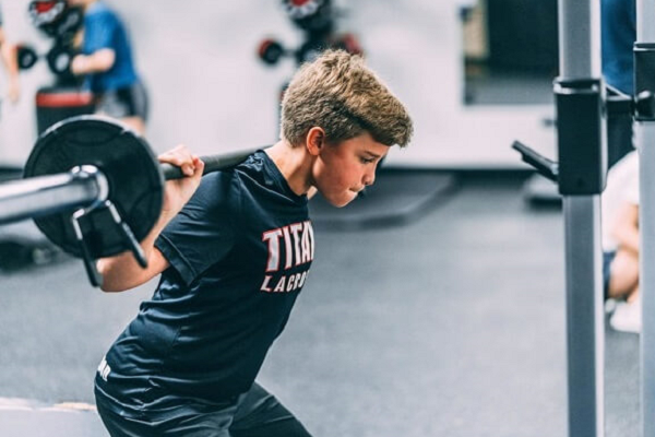 Thực hư việc trẻ em tập gym sẽ bị lùn