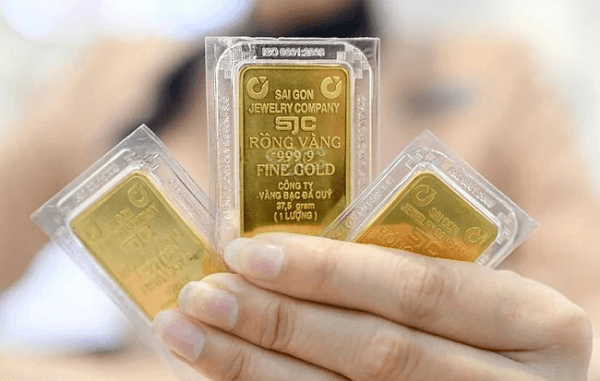 Giá vàng hôm nay 28.8: Tăng dựng đứng vượt 128 triệu đồng/lượng
