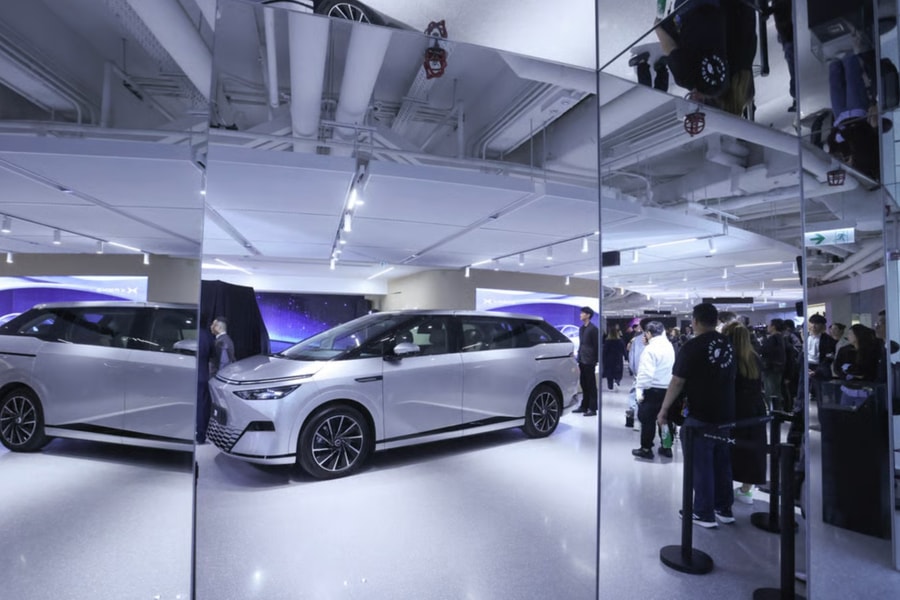 Các xe điện giá rẻ có hệ thống tự lái của Trung Quốc bán chạy nhất, thách thức Tesla