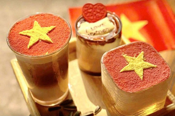 Trào lưu yêu nước 'phủ đỏ' mạng xã hội