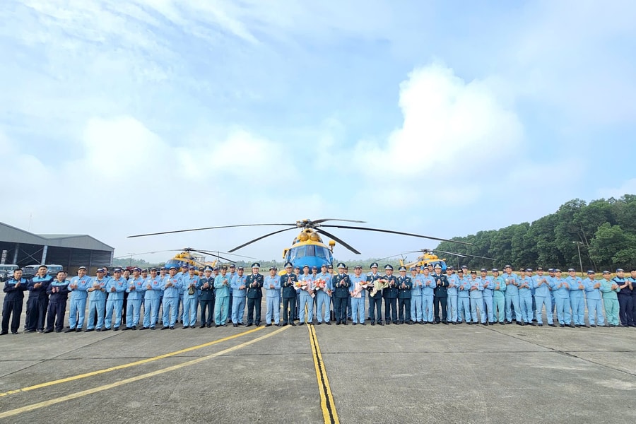 Cận cảnh phi đội trực thăng Mi-171, Mi-17 và Mi-8 trước giờ bay lễ diễu binh 2.9
