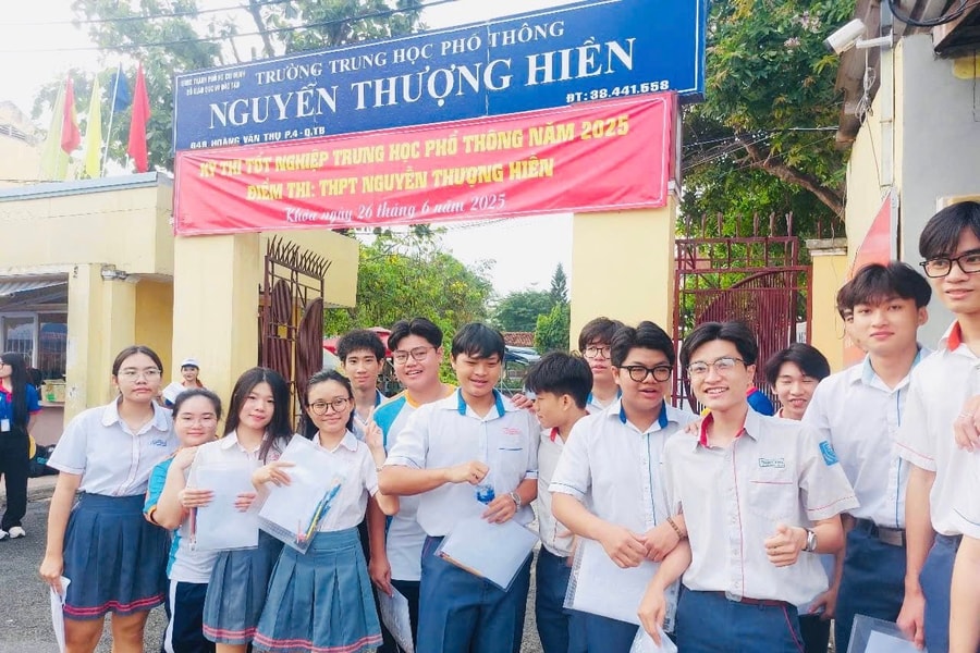 Điểm chuẩn ĐH 2025 tăng ‘kịch trần’ rồi bất ngờ điều chỉnh, vì sao?