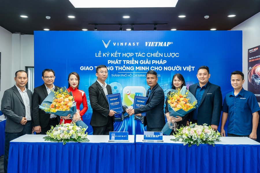 Vinfast và zvietmap ký kết hợp tác chiến lược, phát triển giải pháp giao thông thông minh cho người Việt