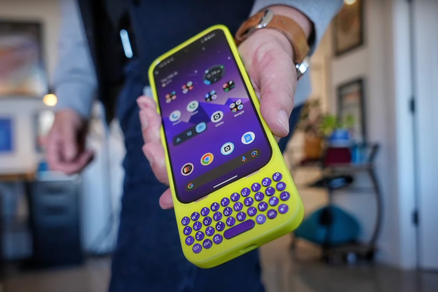 Bàn phím QWERTY: Phím bấm lại hồi sinh