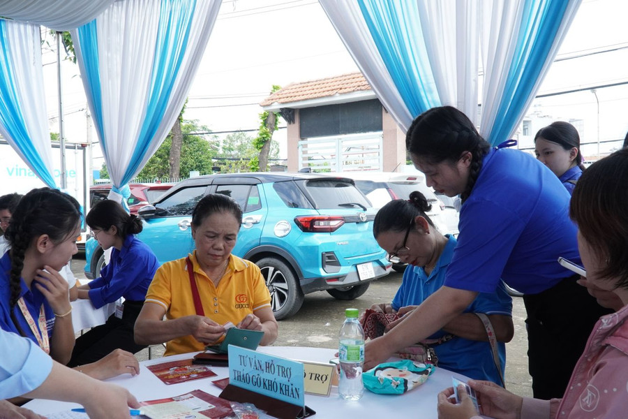 Hà Nội tính cải tạo xe buýt, xe điện thành ‘văn phòng lưu động’ xử lý thủ tục cho dân
