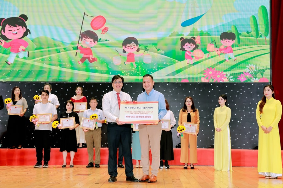 Trao 45.000 món quà trung thu: Tân Hiệp Phát gửi trọn yêu thương đến trẻ em khắp mọi miền
