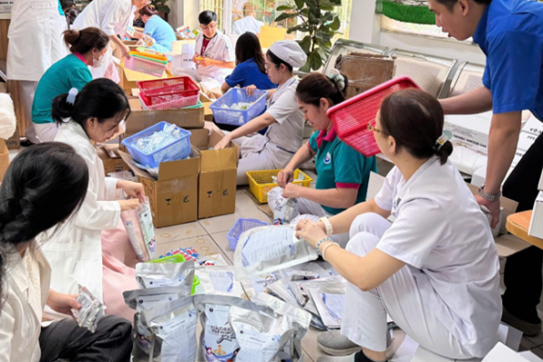 TP.HCM gửi tặng 10.000 'túi thuốc gia đình' cho người dân miền Bắc bị bão lũ
