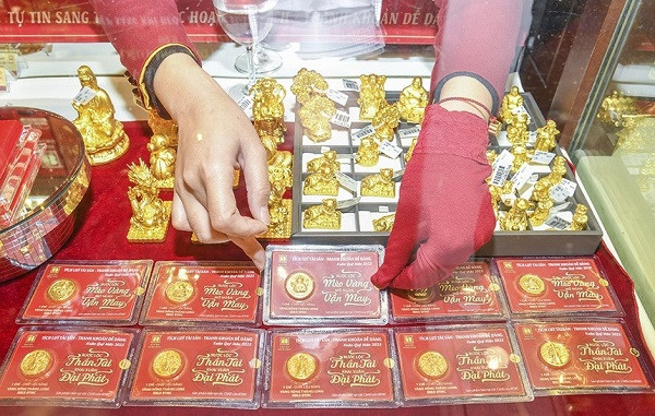 Từ hôm nay 10.10: Người mua bán vàng phải theo quy định mới