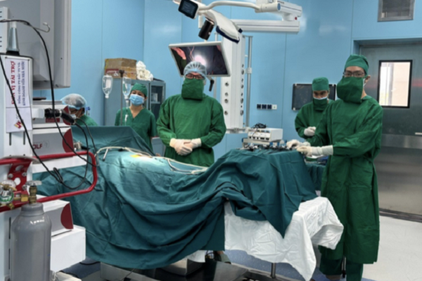 Côn Đảo lần đầu tự mổ nội soi