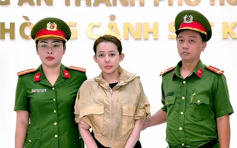 Ngân 98 bị bắt: Người mua hàng có được hoàn tiền và bồi thường thiệt hại?