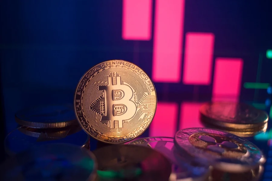 Thị trường Bitcoin bốc hơi 19 tỉ USD, cơn tuyệt vọng bao trùm MXH Trung Quốc