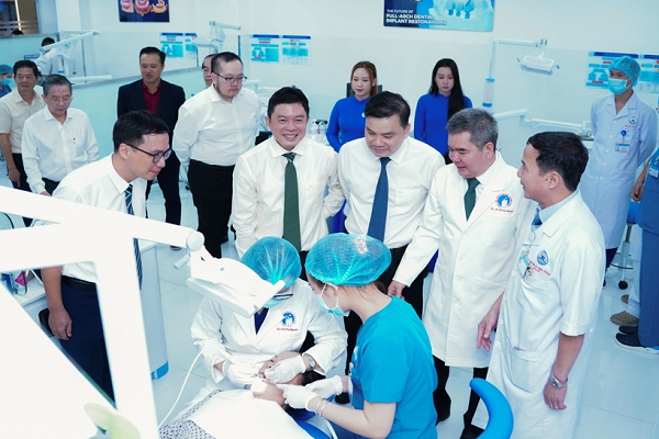 'Cú bắt tay' bạc tỷ của 2 bệnh viện công mở lối cho y tế Việt Nam