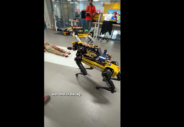 Thử nghiệm chó robot làm nhân viên hỗ trợ đầu tiên