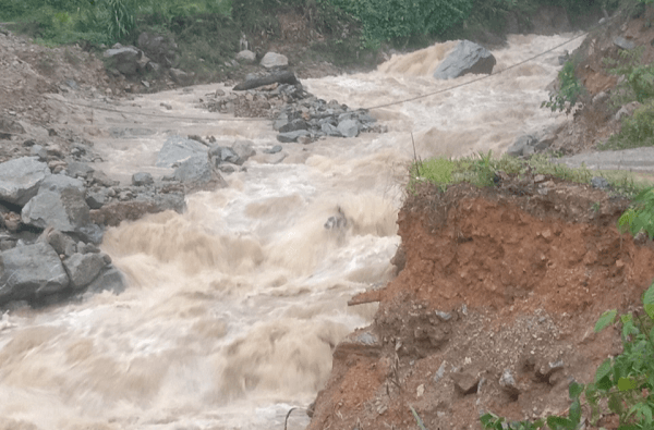 Bão số 12 tan nhưng nguy cơ lũ lớn vẫn rình rập!
