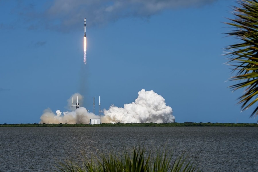 Phóng vệ tinh thứ 10.000 vào không gian, SpaceX gây lo ngại