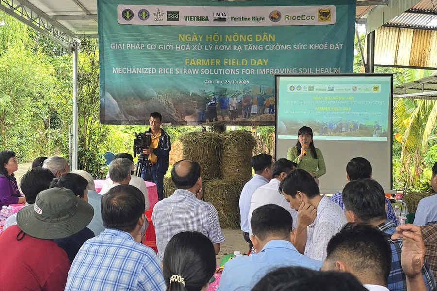 Ngày hội nông dân trình diễn cơ giới hóa tăng sức khỏe đất