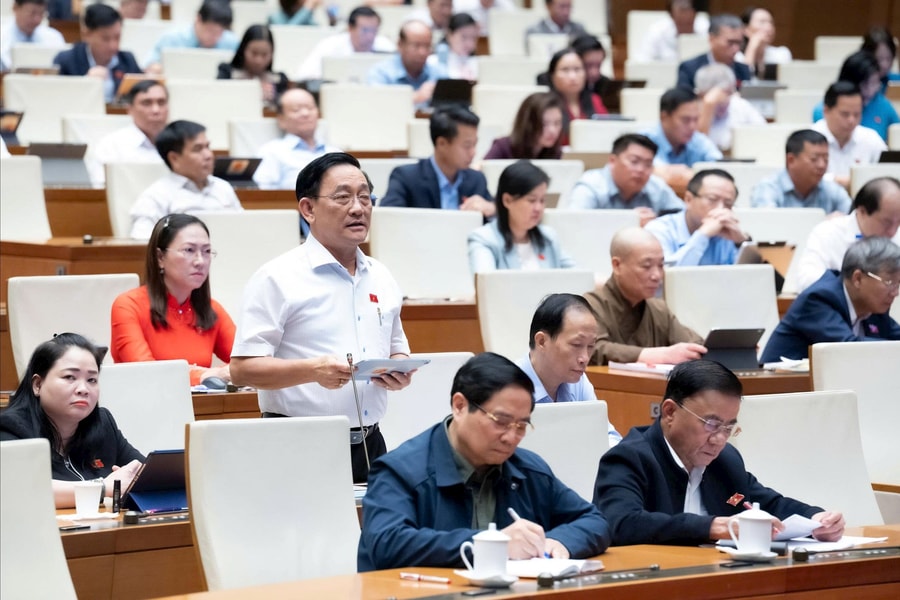 Công chức lương chỉ đủ tiêu đến ngày 20, cuối tháng phải xoay sở bằng… niềm tin