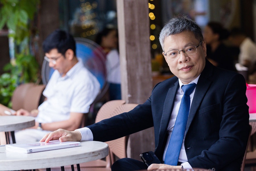 Ông Lê Quốc Vinh: 'Hãy dùng công nghệ để trở nên sắc bén hơn, nhưng hãy dùng trái tim để trở nên khác biệt'