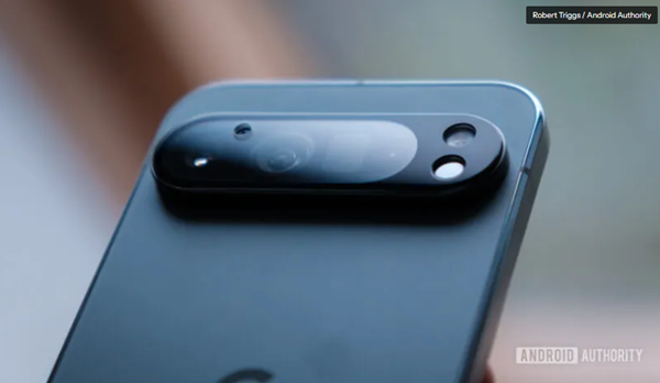 Nếu đang dùng miếng dán bảo vệ camera, hãy tháo bỏ ngay