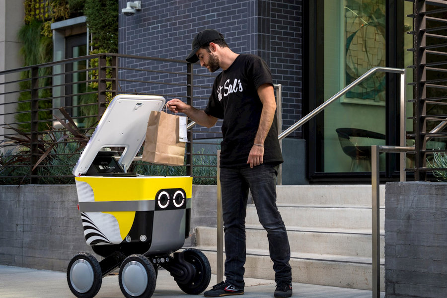 Robot tự hành - cánh tay đắc lực trong kho vận và giao hàng