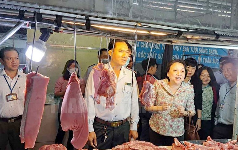 Sở An toàn thực phẩm TP.HCM tiêu hủy hơn 240.000 sản phẩm trong 2025