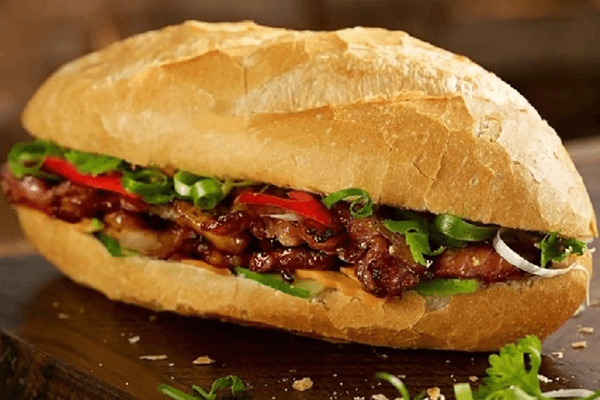 162 người ngộ độc sau ăn bánh mì ở TP.HCM: Thủ phạm là ai?