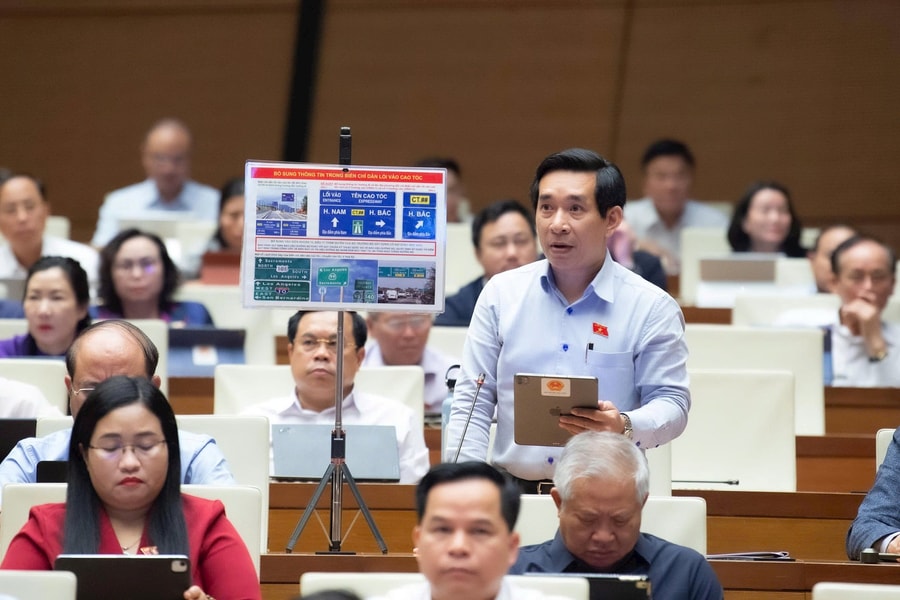 Mang biển báo lên nghị trường, ĐBQH đề xuất cắm biển cảnh báo nơi đường ngập