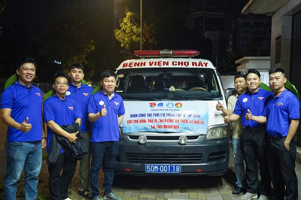Bác sĩ Chợ Rẫy hỗ trợ ‘giải nguy’ cho tâm lũ Khánh Hòa