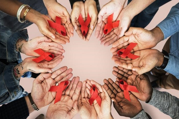 'Vượt qua bức tường vô hình': Sự thật đáng sợ về kỳ thị HIV/AIDS