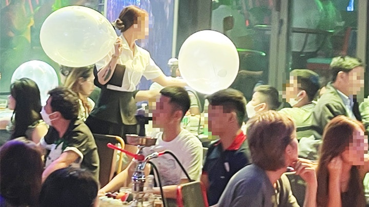 Bóng cười 'ngoài vòng pháp luật': ĐBQH đề nghị cấm ngay!