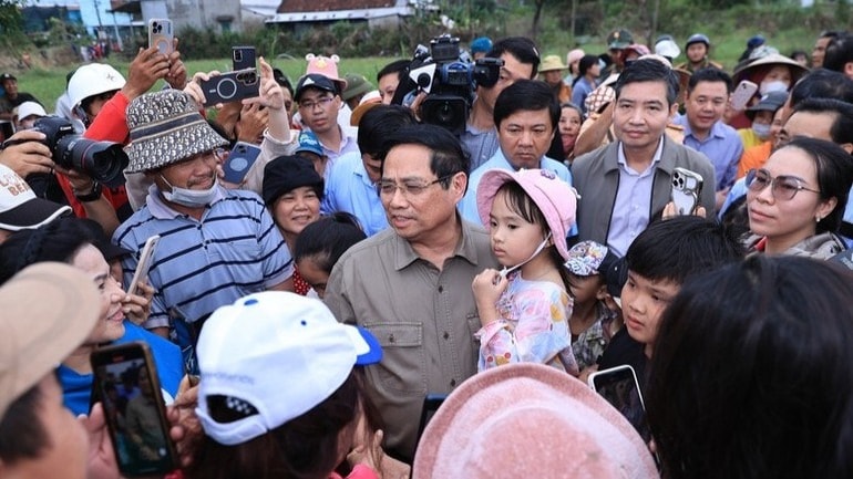 Thủ tướng yêu cầu ổn định đời sống người dân bị ảnh hưởng do mưa lũ trước Tết Nguyên đán