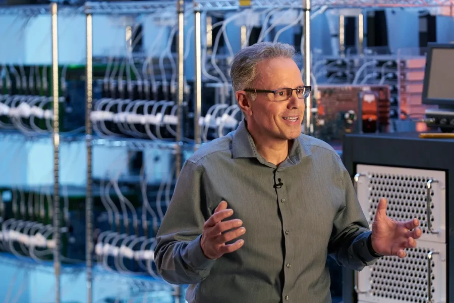 Chứng run tay của Tim Cook có thể trầm trọng, nếu Apple mất lãnh đạo mảng chip
