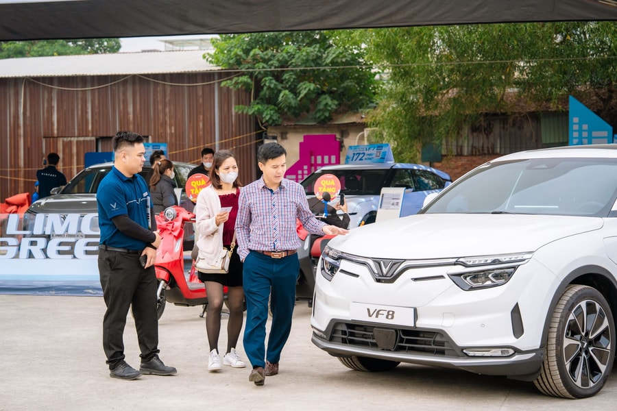 Dùng xe xăng gần 5 năm, khách hàng Thủ đô quyết đổi sang xe điện thương hiệu Việt