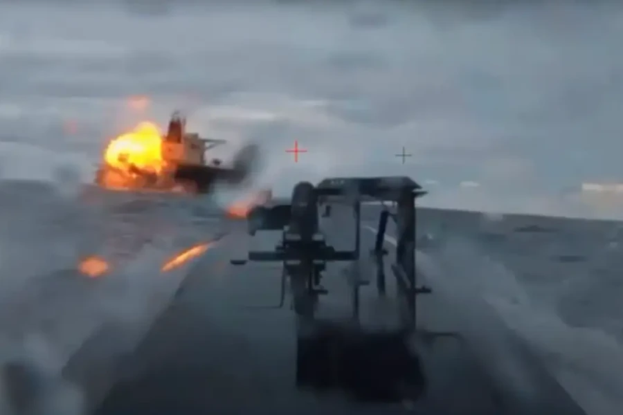 Tàu không người lái Ukraine săn lùng ‘đội tàu bóng tối’ của Nga