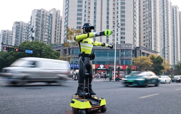 Trung Quốc: Tương lai robot thay thế cảnh sát giao thông sắp đến gần