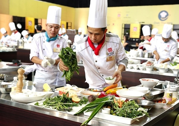 Chấm dứt nỗi lo ngộ độc: Đã đến lúc nghề bếp phải có 'thẻ hành nghề'