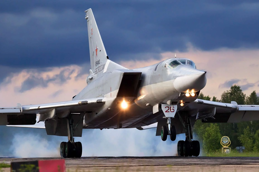Tin vũ khí hôm nay 18.12: Nga đưa oanh tạc cơ Tu-22M3 trở lại Biển Đen, vì sao?