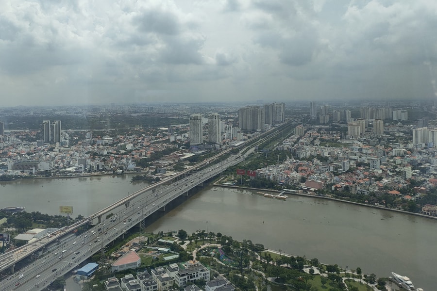 Giá nhà càng cao, bất động sản càng lún sâu vào khủng hoảng tồn kho, ngân hàng ‘rút cầu’ cho vay