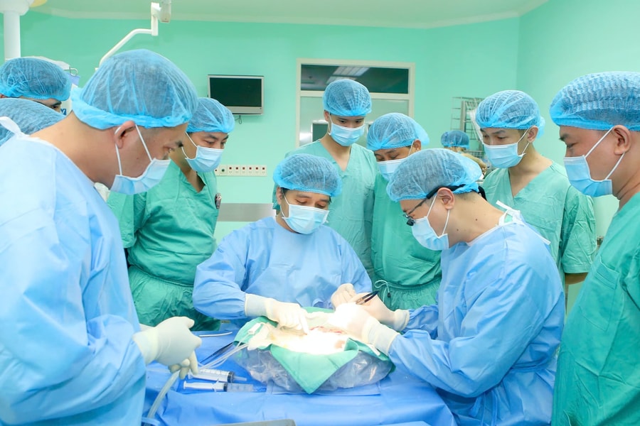 4 bệnh nhân hồi sinh kỳ diệu sau khi được ghép tủy, gan và tim