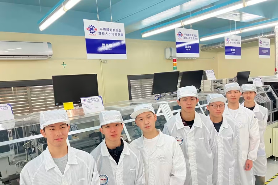Học sinh Nhật khăn gói sang Đài Loan du học bán dẫn