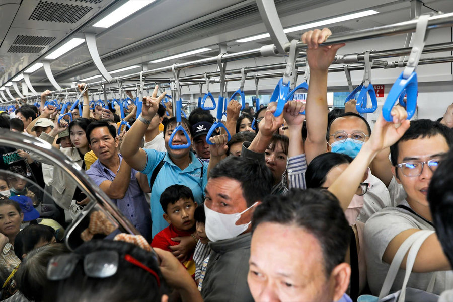 Ngày đầu Tết Dương lịch 2026, khách đi metro số 1 TP.HCM tăng vọt