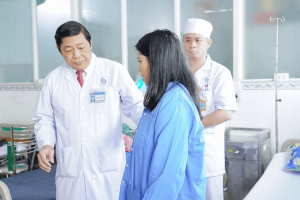 Thay khớp háng không xi măng: “Vũ khí” giúp bệnh nhân dị tật hồi sinh