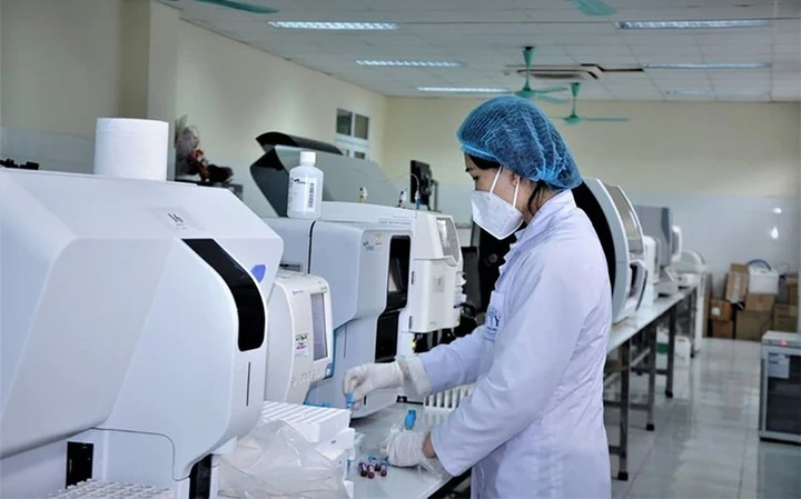 Giải bài toán nhân lực lượng tử: Khung pháp lí và cơ chế tài chính đột phá